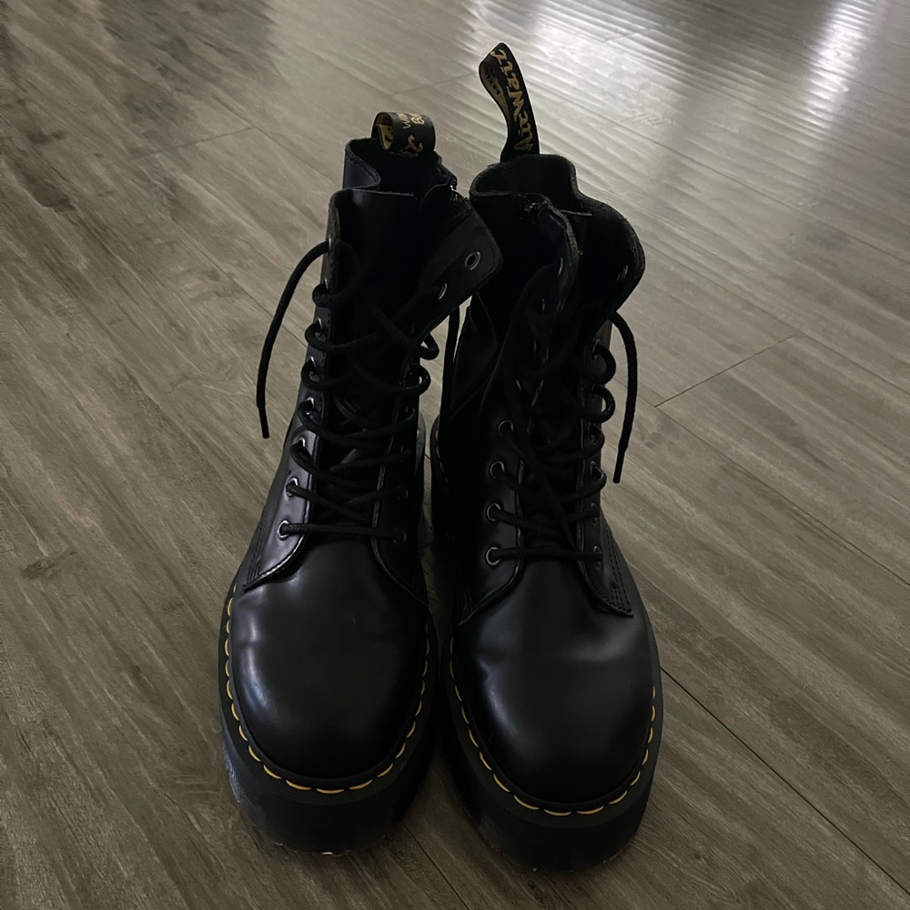 DR MARTENS CLASSIC BLACK BOOT
